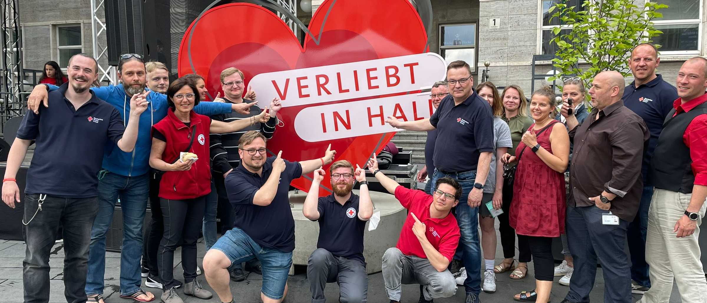 Team FWD vor dem Symbol Verliebt in Halle