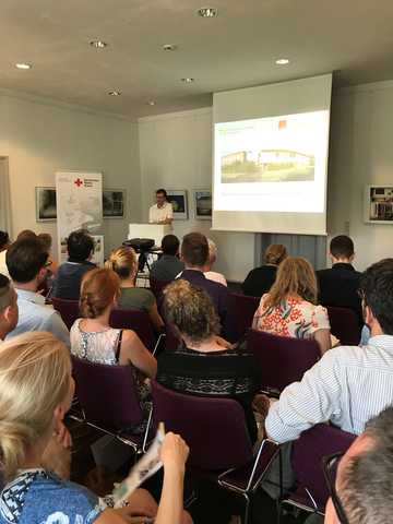 Blick vom Publikum auf die Rerenten Blick vom Publikum auf die Rerenten